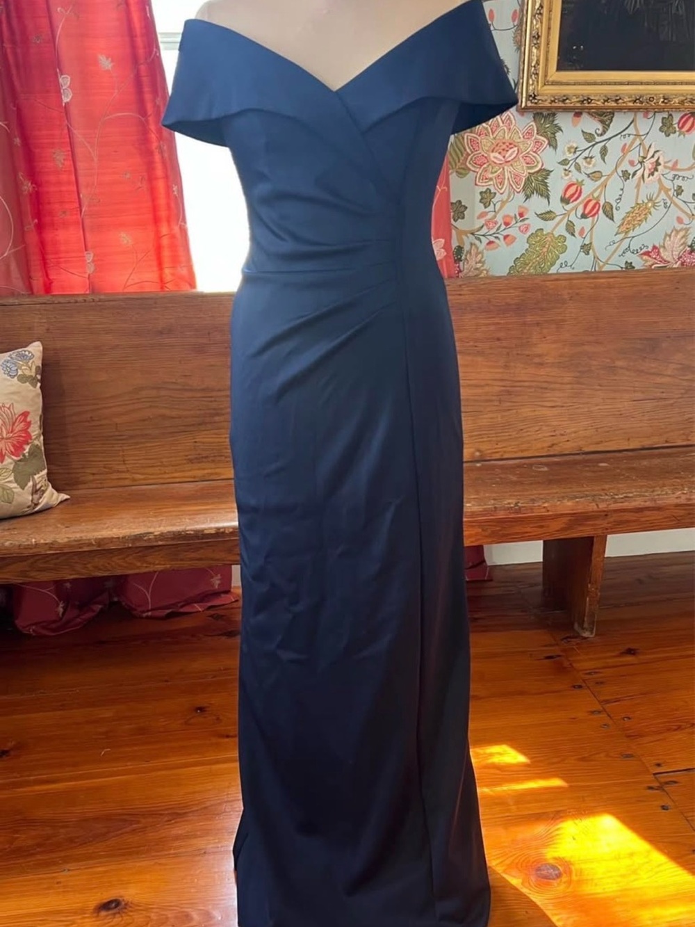 NWT Size 4 Off-Shoulder Navy Evening Dress with V-Neckline MOB Prom